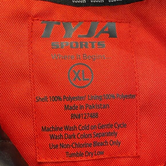 TYJA Sports Mens XL Red Heavily Insulated Quarter Zip Red and Black Jacket - Picture 3 of 4